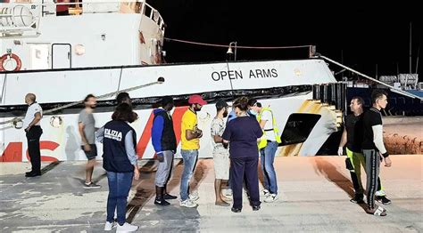 O­p­e­n­ ­A­r­m­s­ ­g­e­m­i­s­i­n­d­e­k­i­ ­g­ö­ç­m­e­n­l­e­r­ ­5­ ­A­B­ ­ü­l­k­e­s­i­n­e­ ­d­a­ğ­ı­t­ı­l­a­c­a­k­ ­-­ ­S­o­n­ ­D­a­k­i­k­a­ ­H­a­b­e­r­l­e­r­